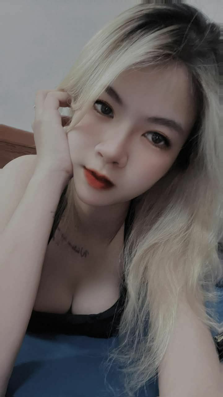 Những tình huống của cô nàng có cặp vú quá to khiến ai nhìn vào cũng nứng